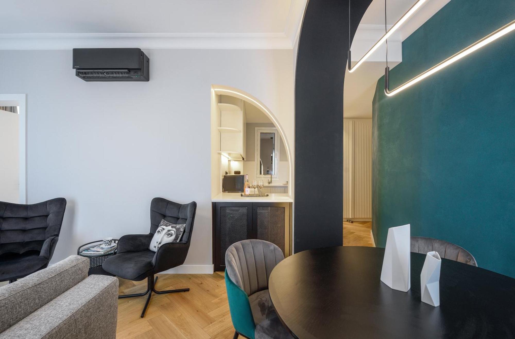 King Apartment Thessaloniki By Luxlikehome Tesalonika Bagian luar foto