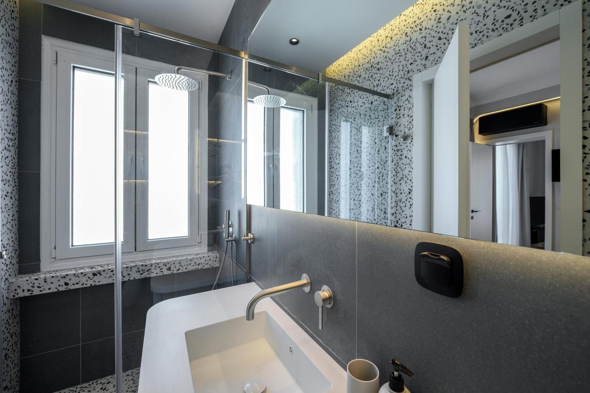 King Apartment Thessaloniki By Luxlikehome Tesalonika Bagian luar foto